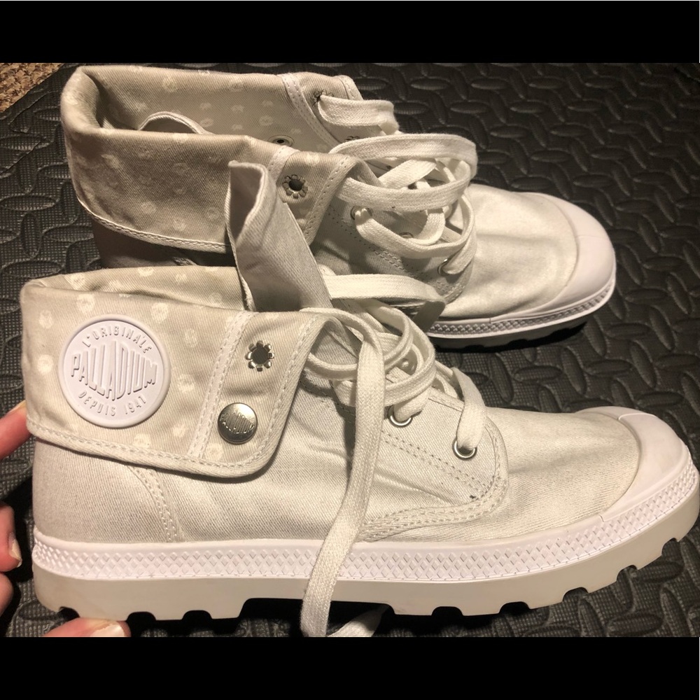 Women’s Palladium Boots! Size 9.5 😊